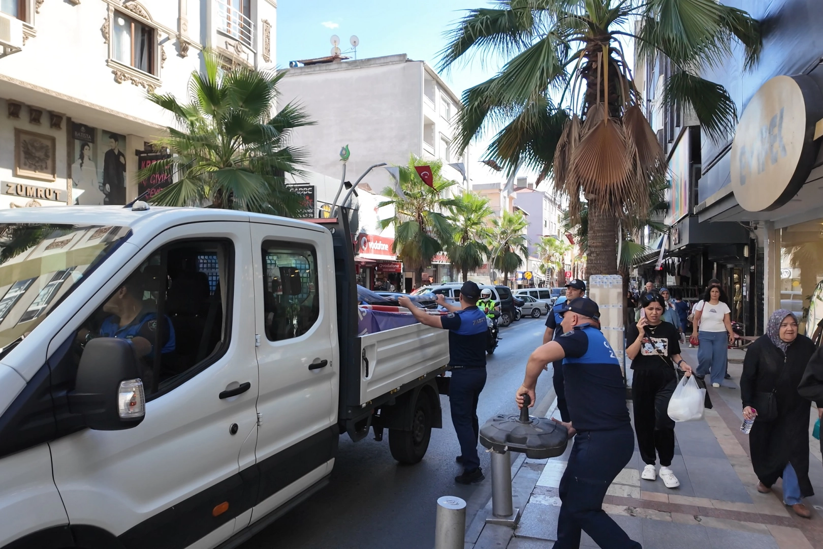 Çayırova'da caddelerde işgallere geçit yok 