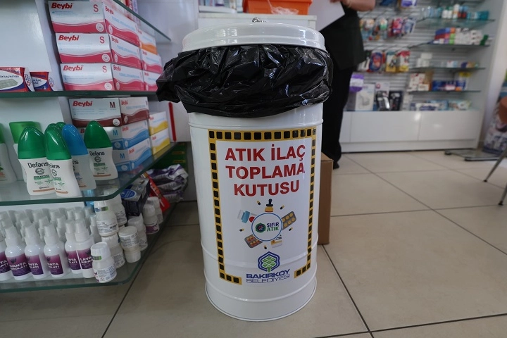 İstanbul Bakırköy'de atık ilaçlar toplanıyor 
