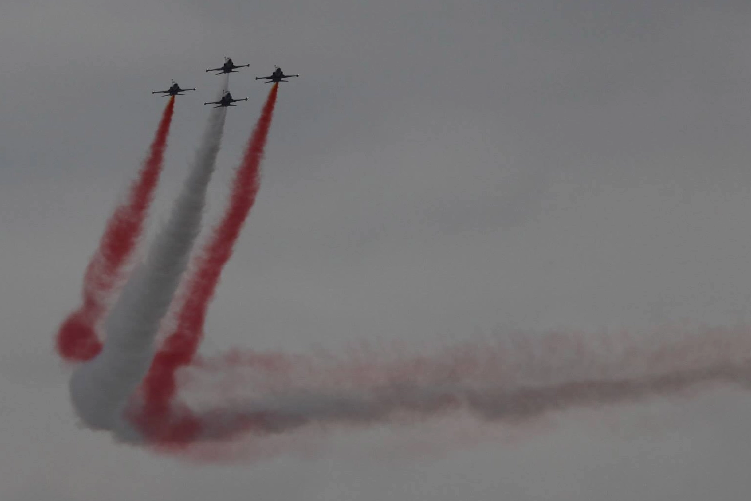 Türk Yıldızları'ndan Mudanya'da nefes kesen prova 