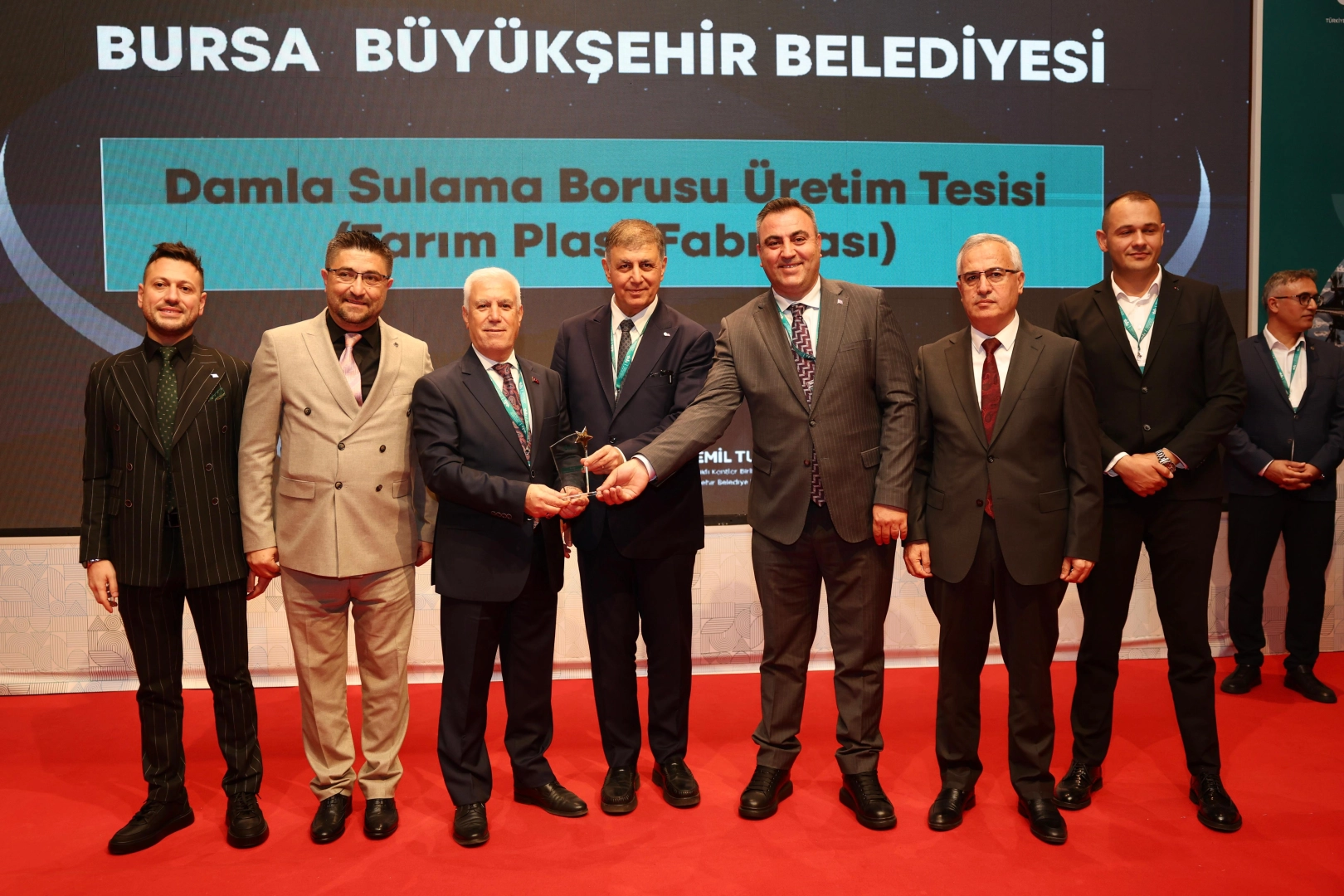 Bursa Büyükşehir'e çiftçi ve çevre dostu ödülü 