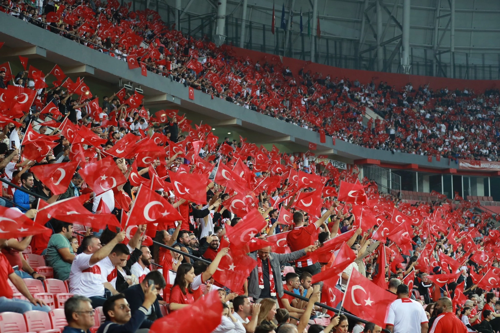 TFF: Türkiye-Gürcistan maçının tribün gelirleri Gazze'ye bağışlanacak 