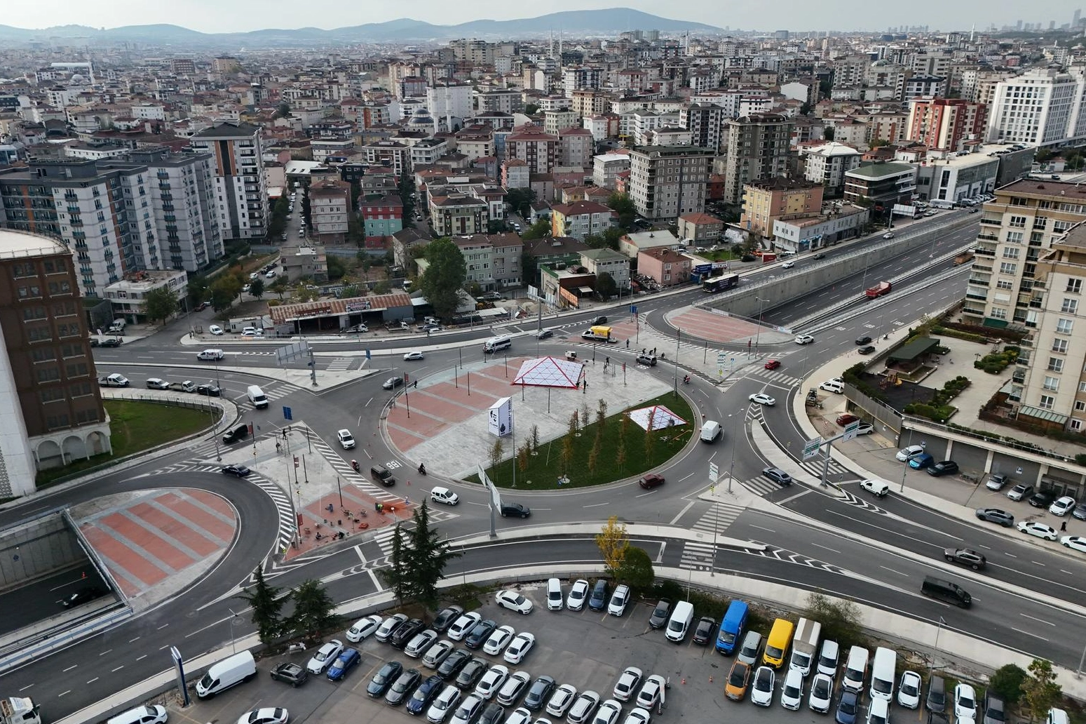 İstanbul'da Yenidoğan Kavşağı hizmete girdi 
