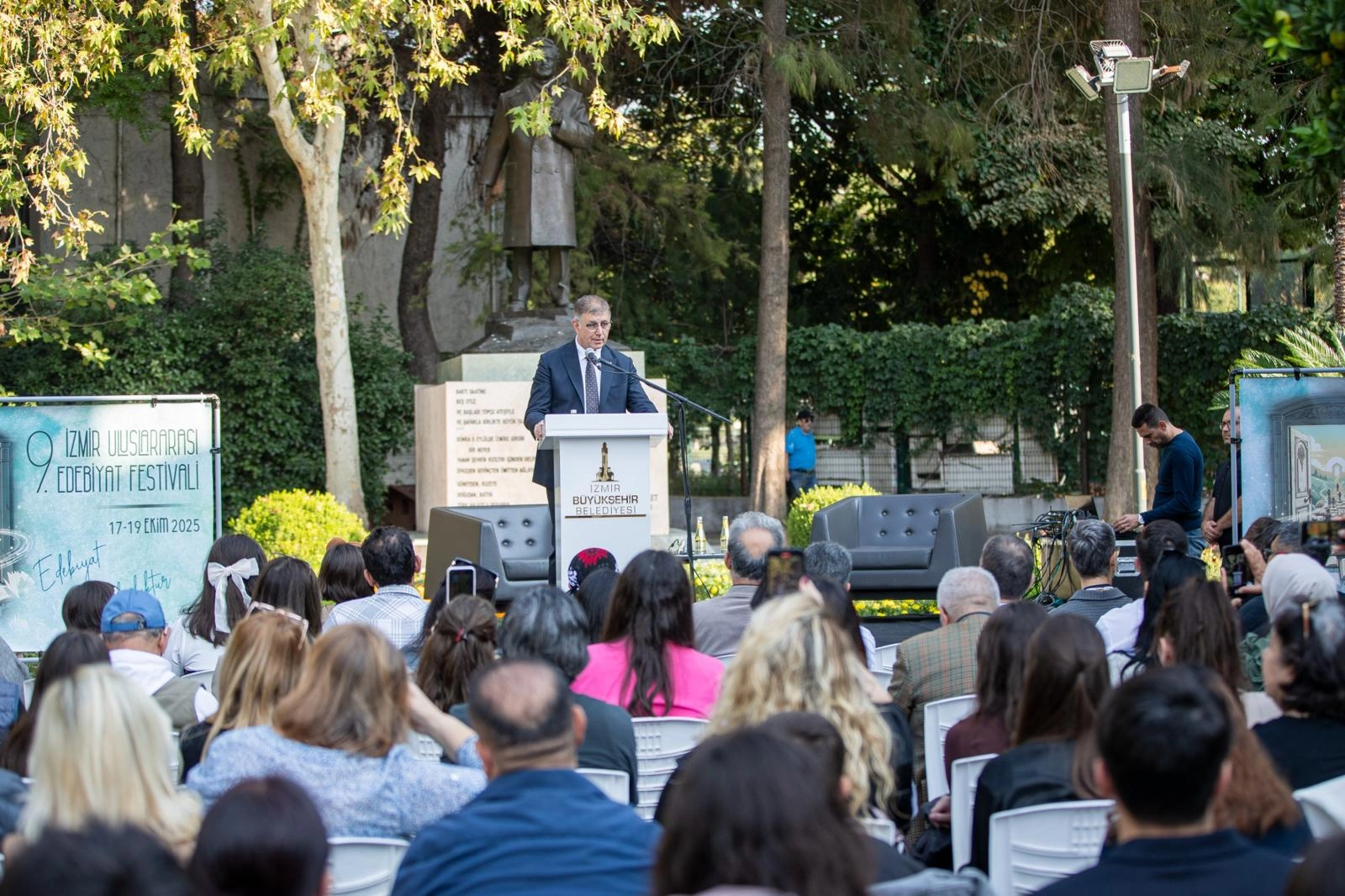 İzmir Uluslararası Edebiyat Festivali başladı 
