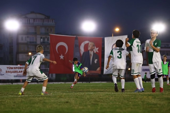 Denizli'de Gençler “Cumhuriyet” için sahaya çıktı 
