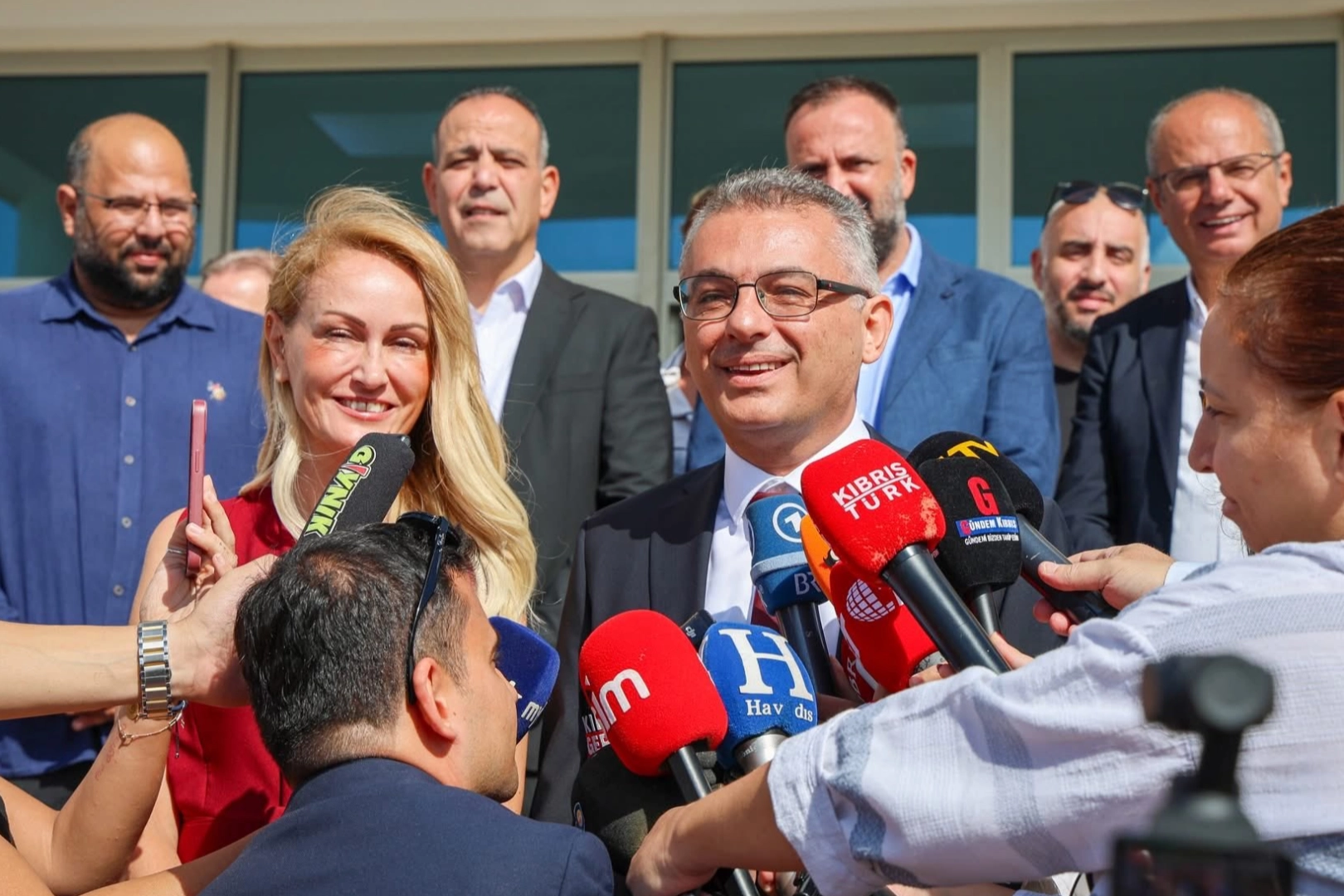 KKTC'nin 6. Cumhurbaşkanı mazbatasını aldı... Yemin töreni 24 Ekim'de 