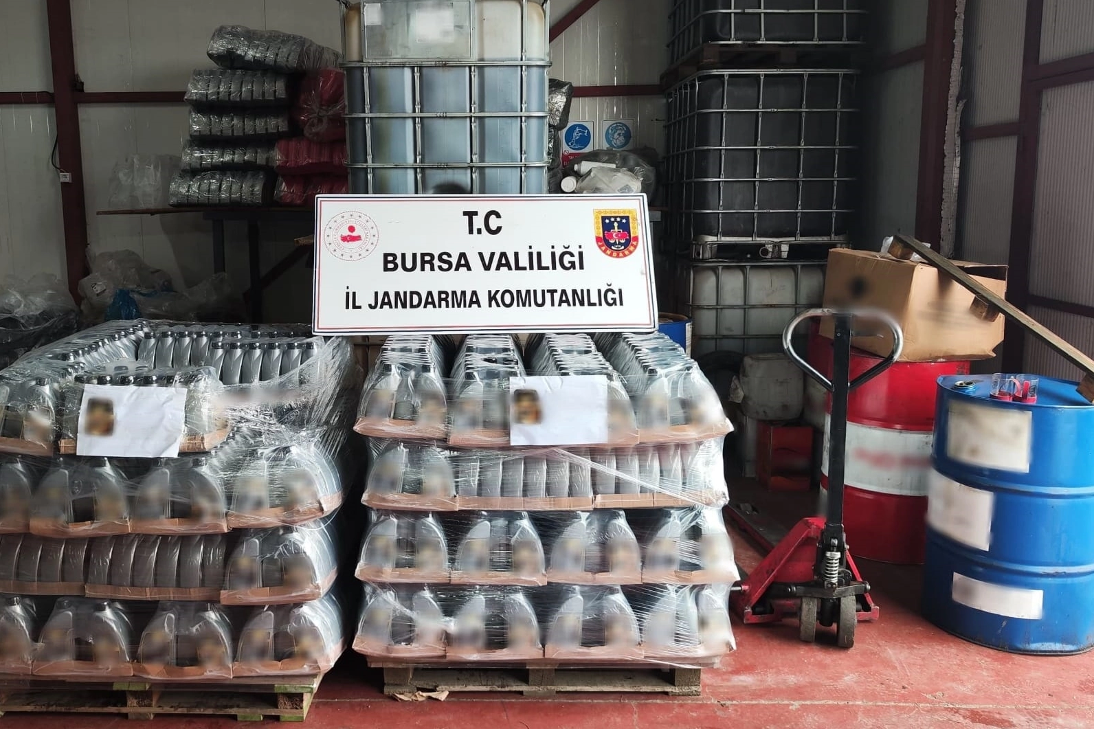 Mudanya’da Jandarma'dan kaçak motor yağı operasyonu 