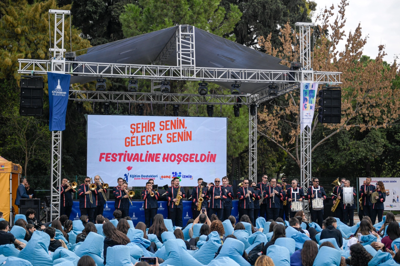 Üniversiteli gençler İzmir’e festivalle “merhaba” dedi 