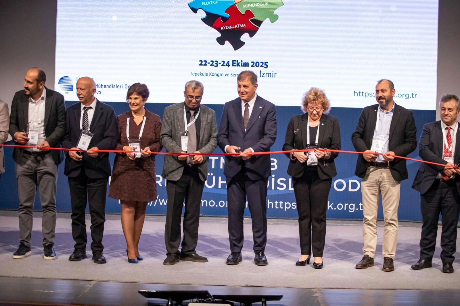 8. Elektrik Tesisleri Ulusal Kongre ve Sergisi İzmir'de açıldı 