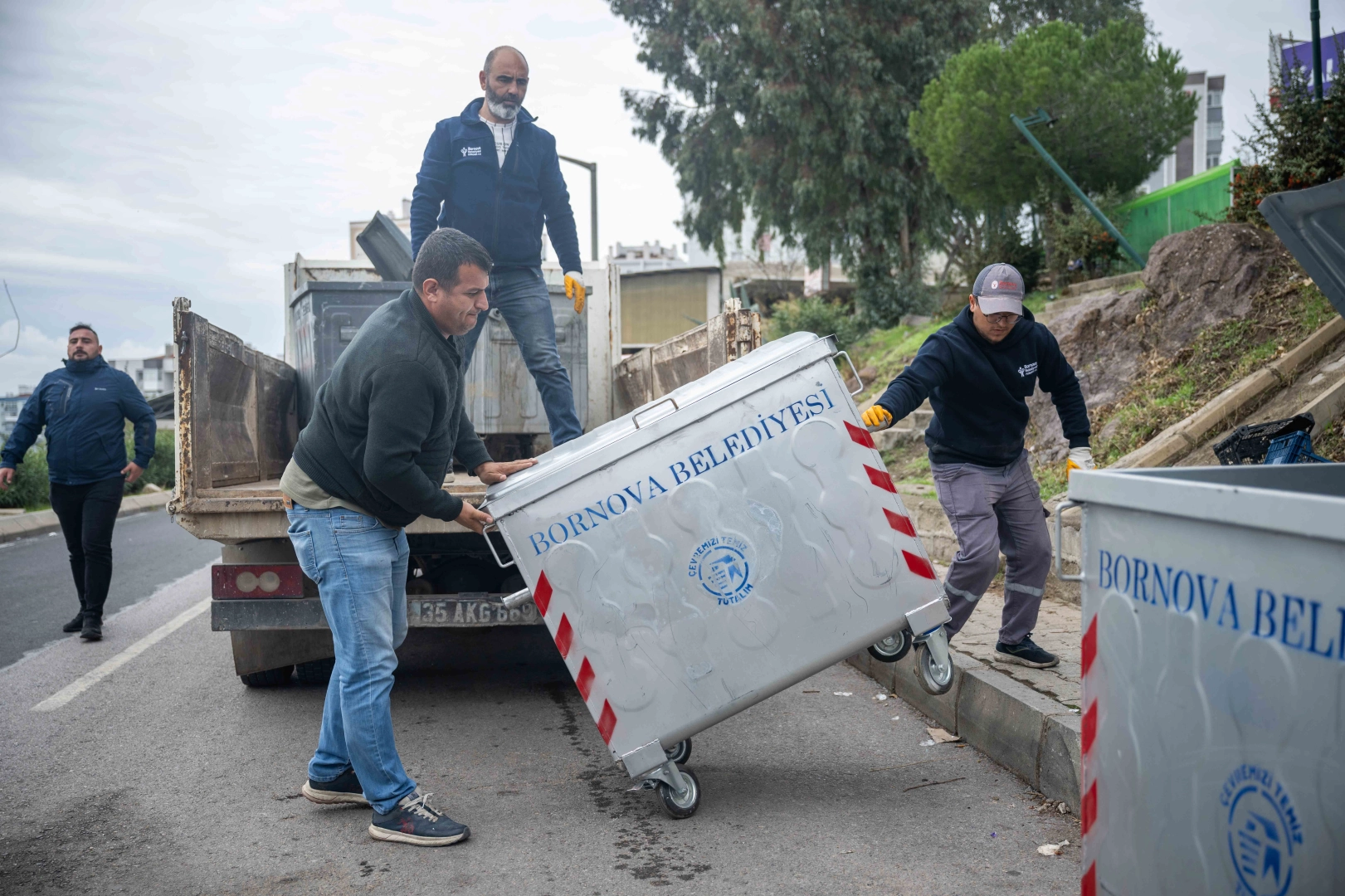 İzmir Bornova’ya 1000 yeni çöp konteyneri 