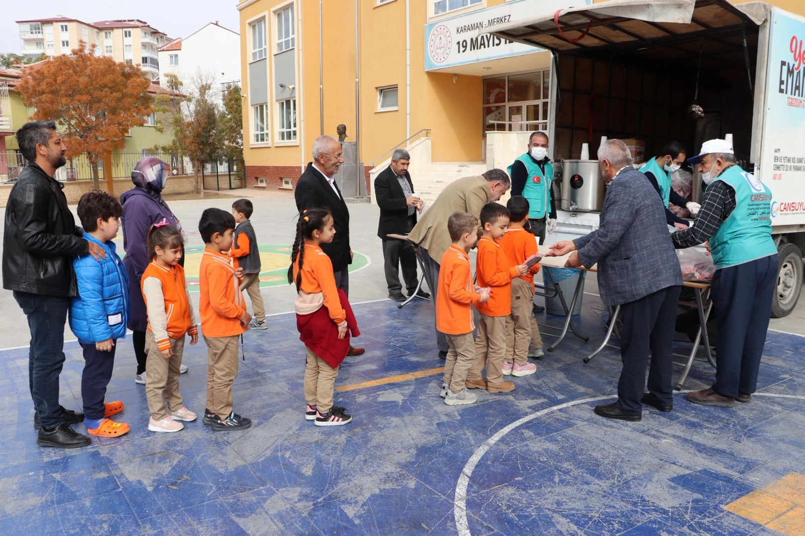 Konya Karaman'da Cansuyu Derneği'nden çorba ikramı 