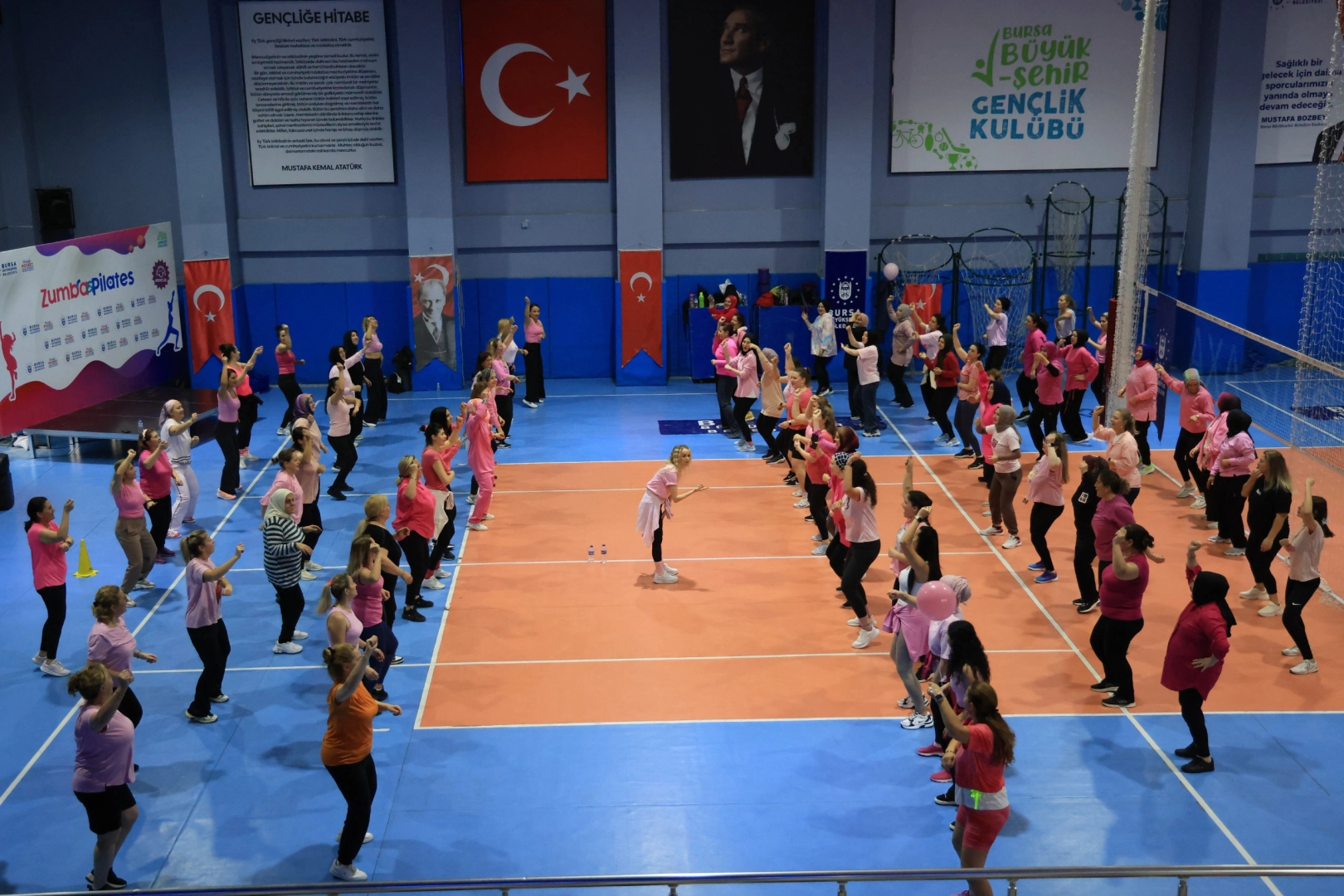 Bursa Büyükşehir kadınları sporla buluşturuyor 