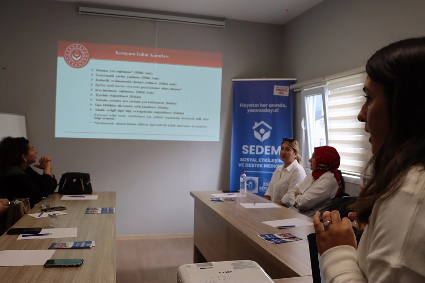Maltepe Belediyesi'nde kadına yönelik şiddetle mücadele eğitimi 