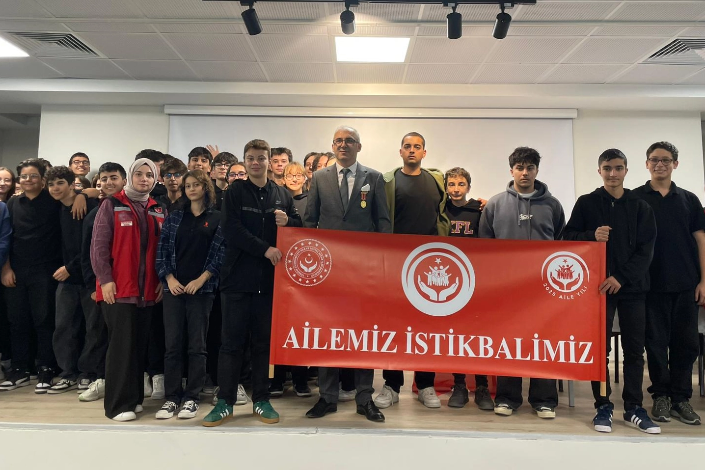 Keşan'da kahraman gazi gençlerle buluştu 