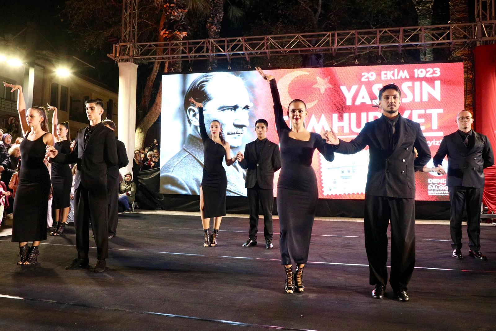 Mudanya'da Cumhuriyet coşkusuna ritmik final 