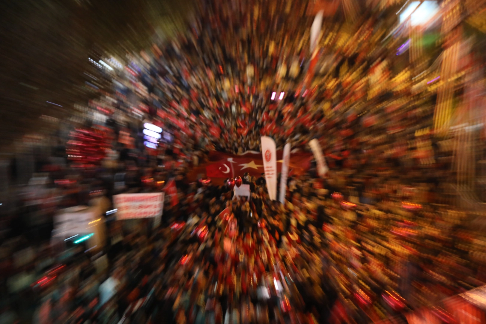 Bursa 102. yılda da tek yürek! Edis konseriyle Cumhuriyet coşkusu 