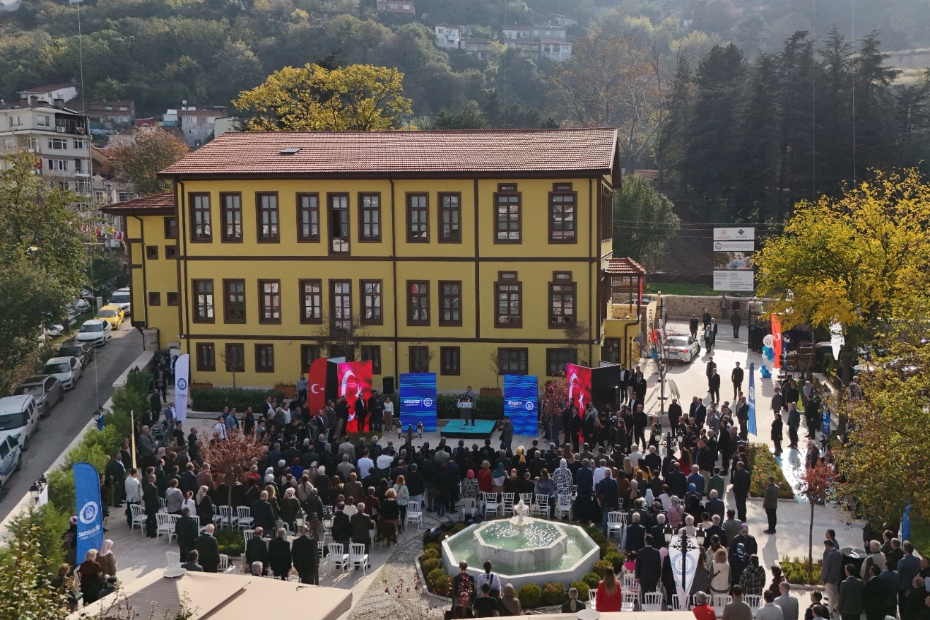 Alev Alatlı Şehir, Düşünce ve Sanat Merkezi açıldı 