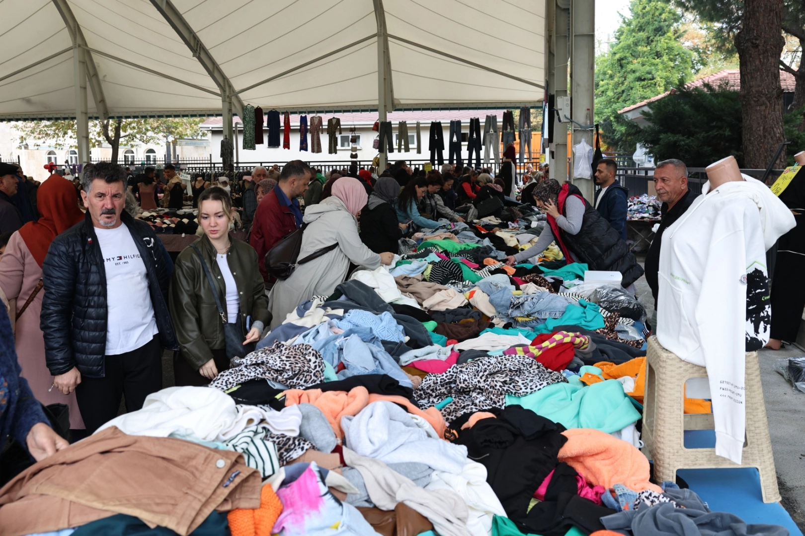 Bursa Nilüfer’in 7’nci giyim pazarı açıldı 