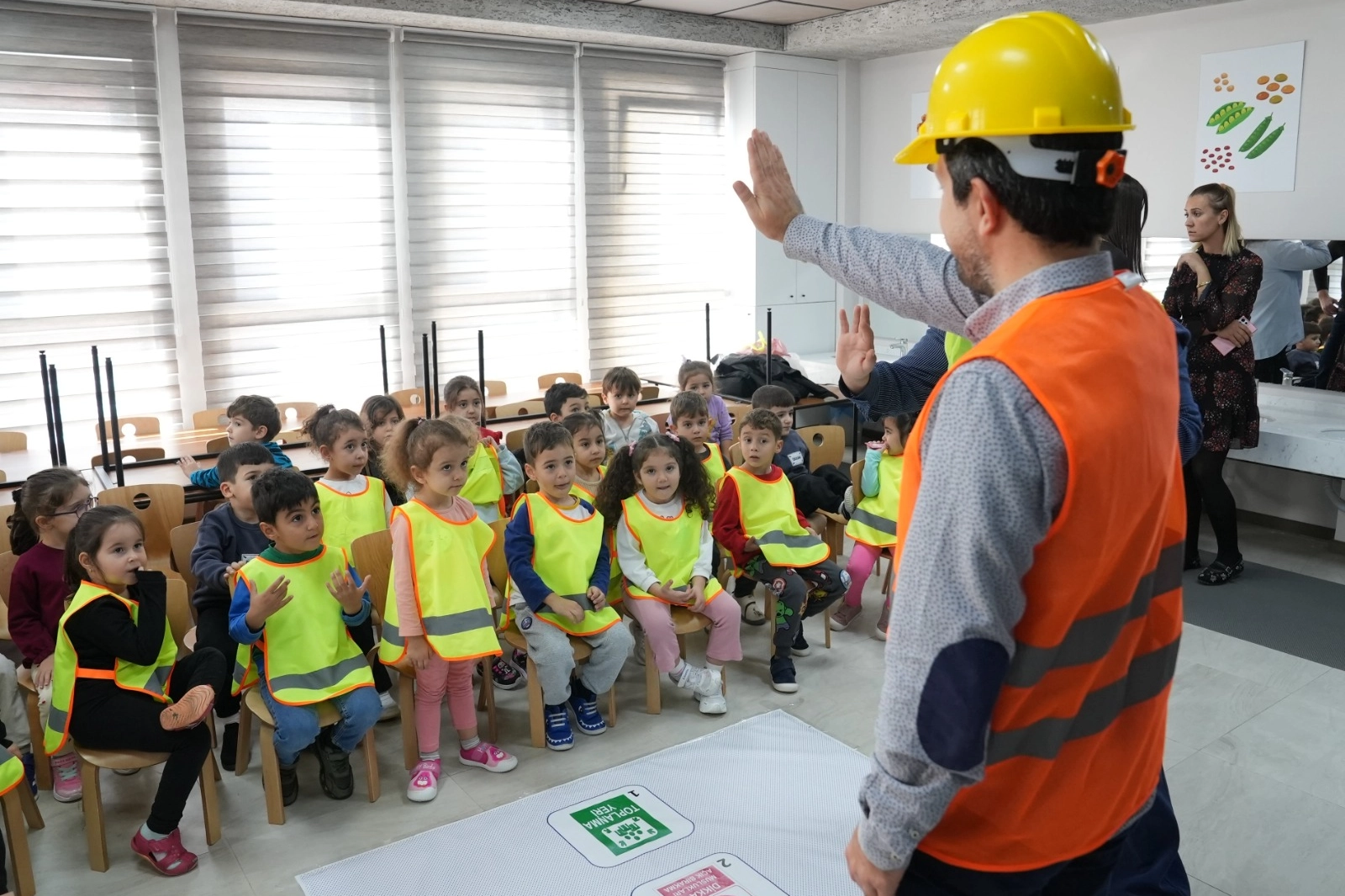 Bursa Osmangazi kreşlerinde miniklere iş güvenliği eğitimi 