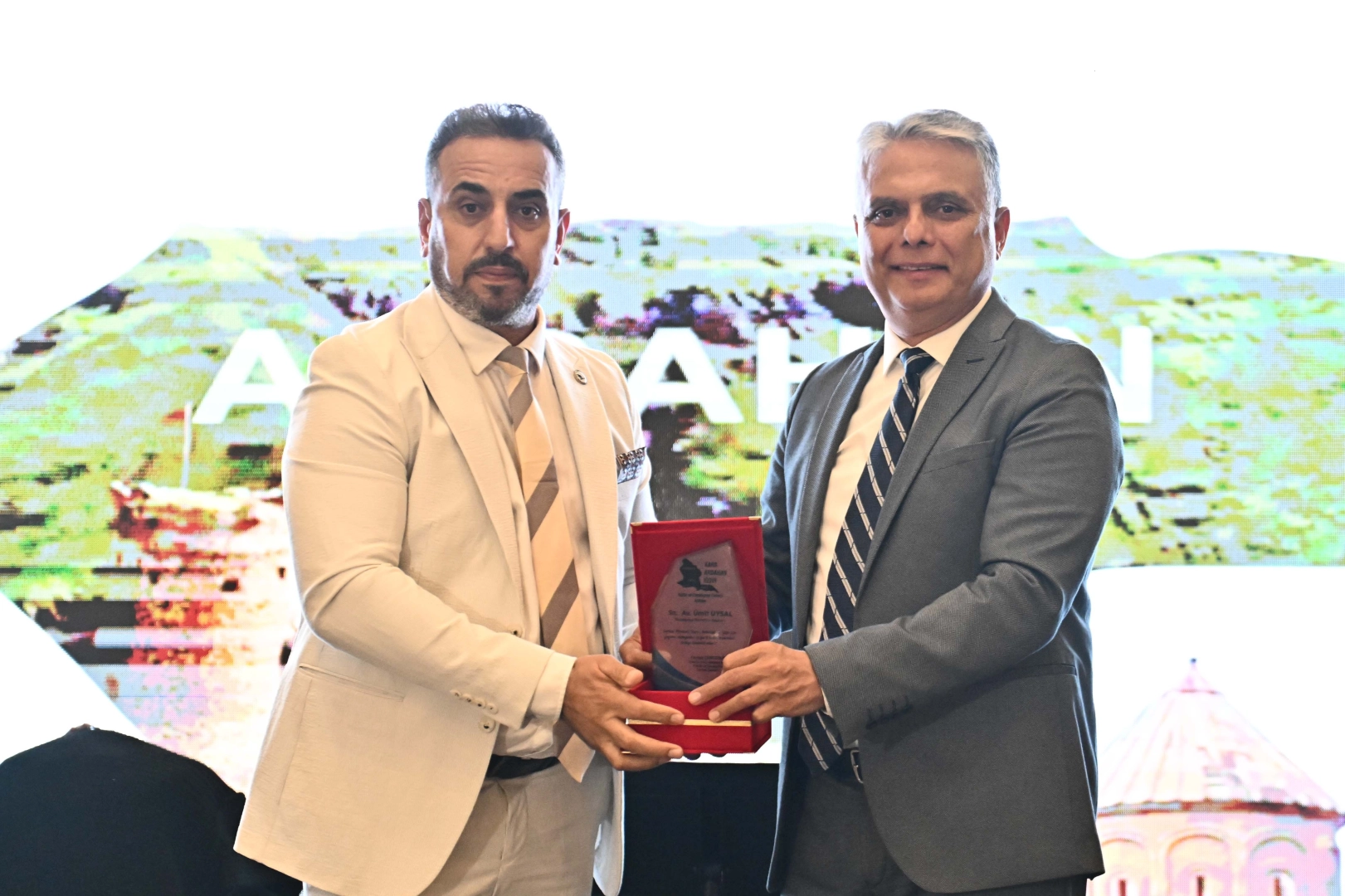 Antalya Muratpaşa'da Başkan Uysal, yöre dernekleriyle buluştu 