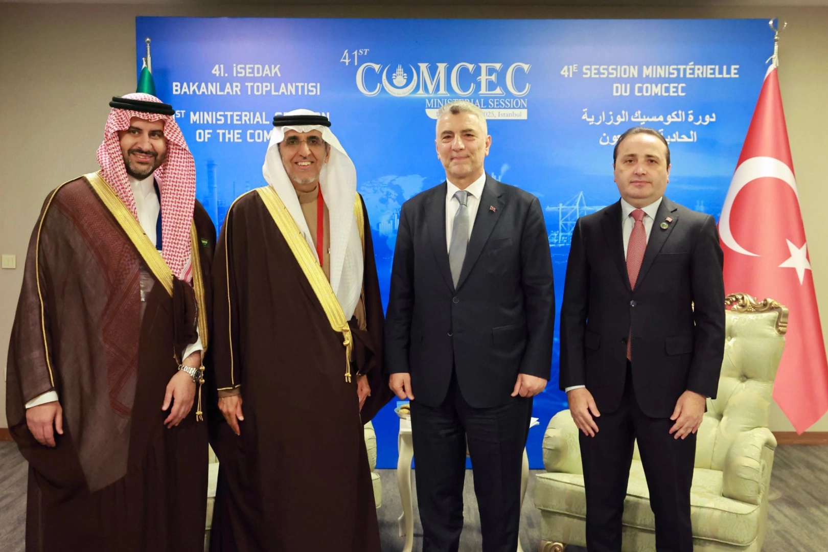 Bakan Bolat'tan mevkidaşlarıyla İSEDAK'ta yoğun diplomasi 