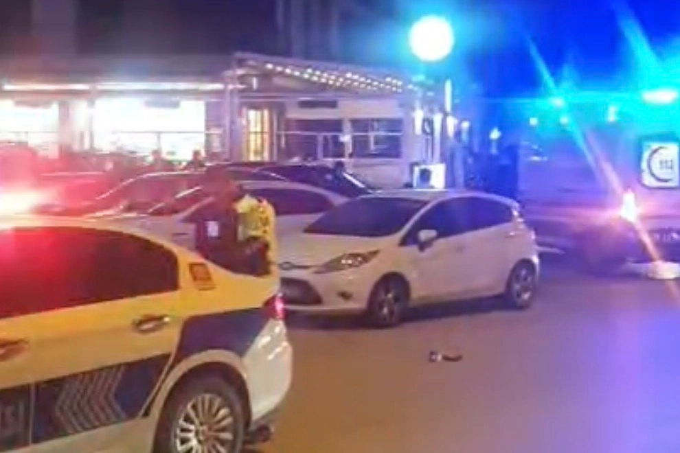 Düzce’de otomobille çarpışan motosiklet sürücüsü yaralandı 