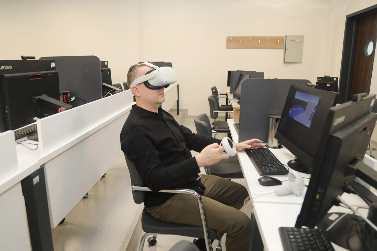 BTÜ’den Avrupa destekli yenilik... Forklift operatörlerine XR teknolojili eğitim simülatörü BTÜ’den Avrupa destekli yenilik... Forklift operatörlerine XR teknolojili eğitim simülatörü