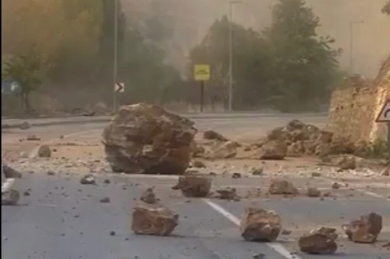 Tunceli–Ovacık karayolunda kayalar temizlendi! 