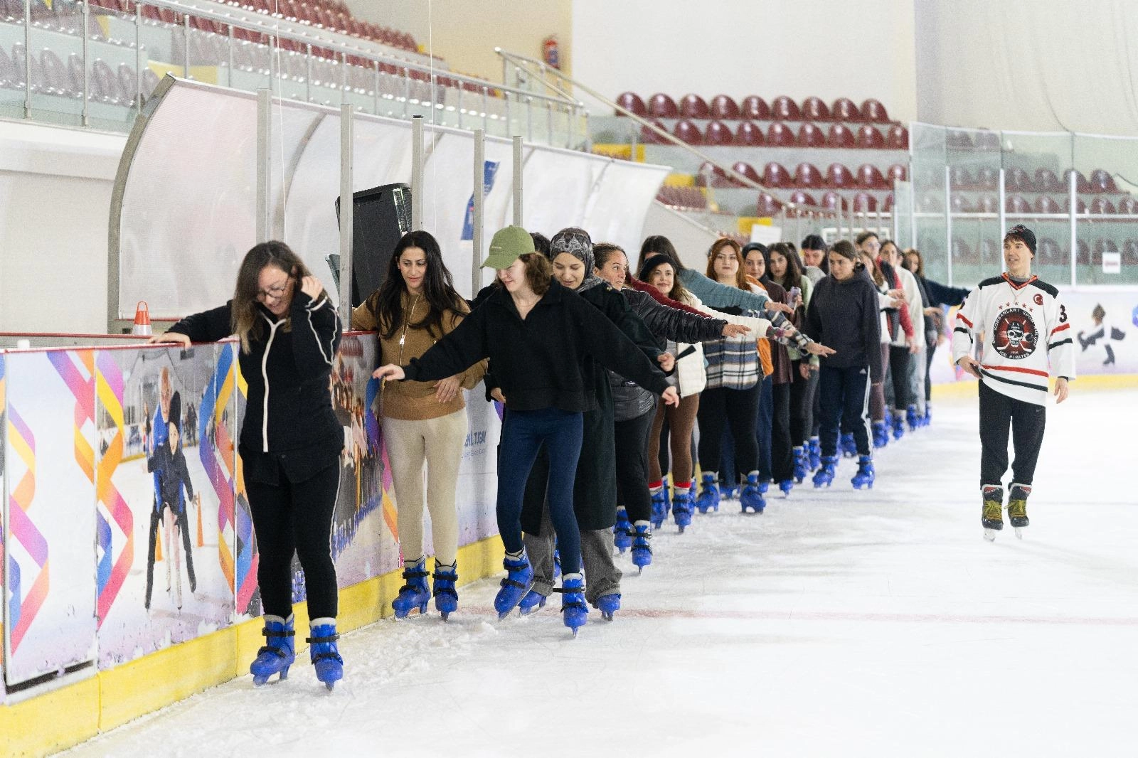 İzmir'de 'Buz Sporları Salonu' yeni sezona hazır 
