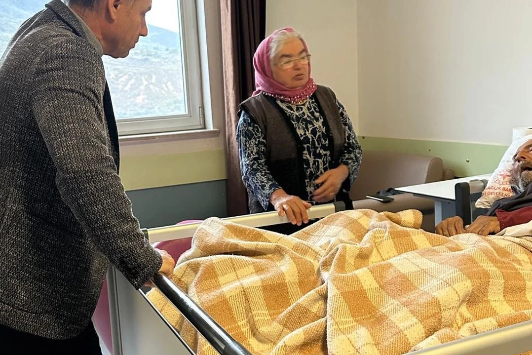 Reşadiye'de Başkan Ünal’dan hasta yatağı talebine anında müdahale