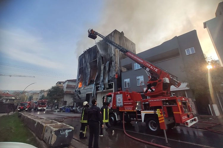 Kocaeli Dilovası'nda kozmetik fabrikasında yangın: 6 ölü, 1 yaralı 