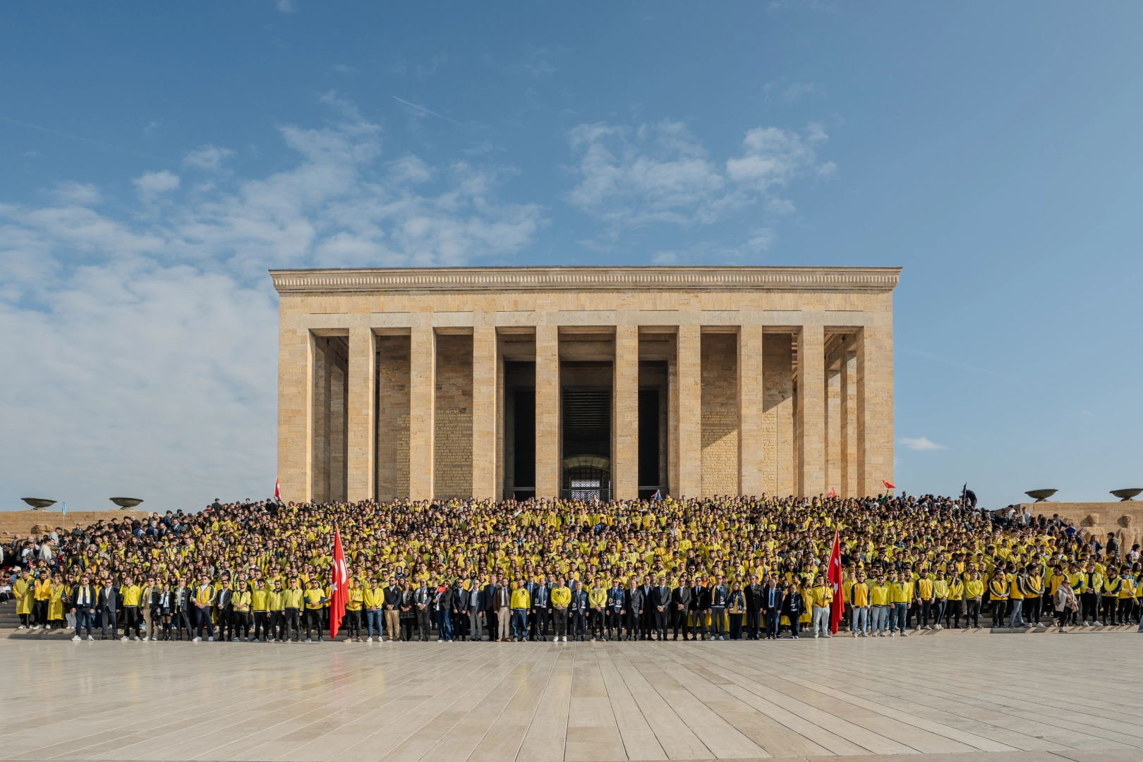 4 bin 500 Fenerbahçeli genç Ata’nın huzurunda 