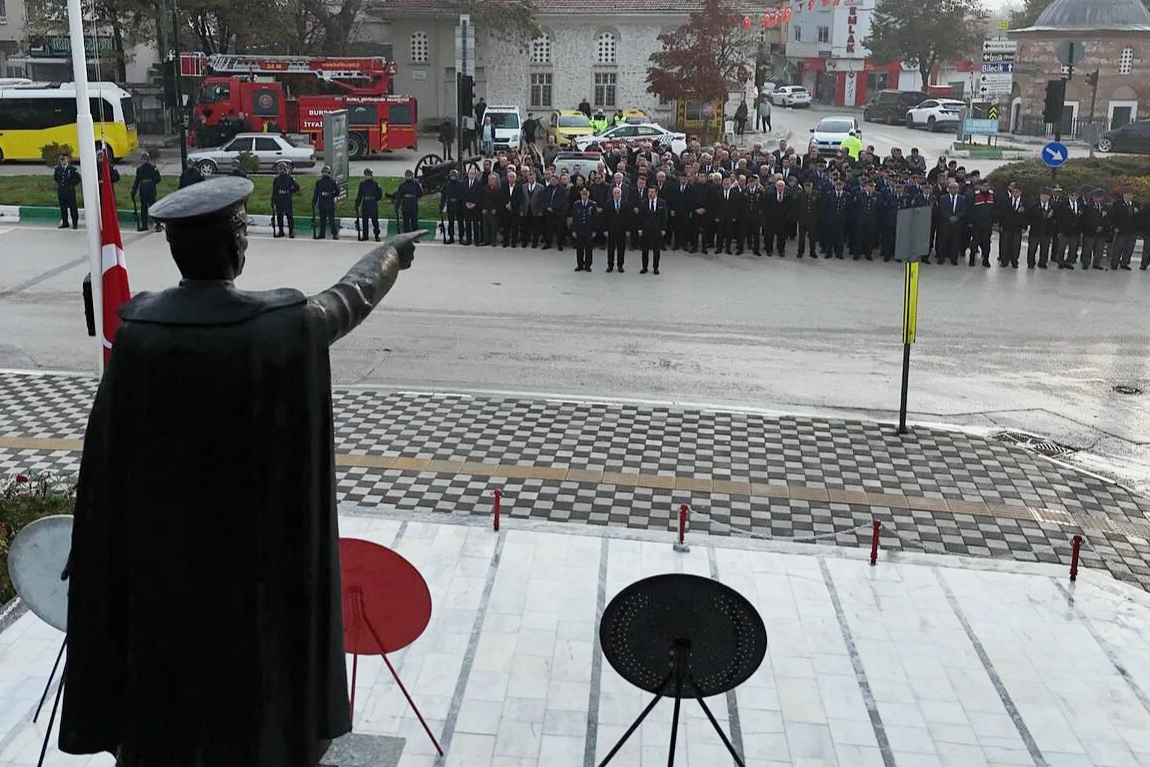 Bursa Yenişehir'de zaman saat 9'u 5 geçe durdu 