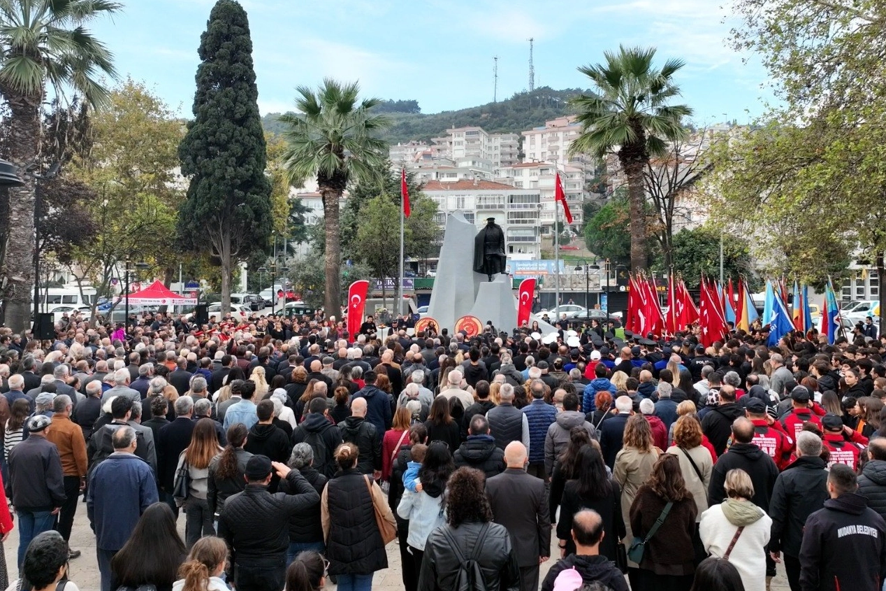 Mudanya, Atatürk’ü özlem ve saygıyla andı 
