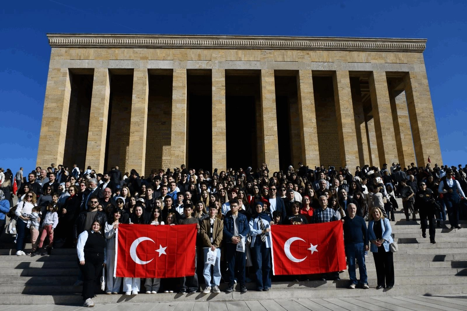 Balıkesirli gençlerden Ata’ya vefa ziyareti 
