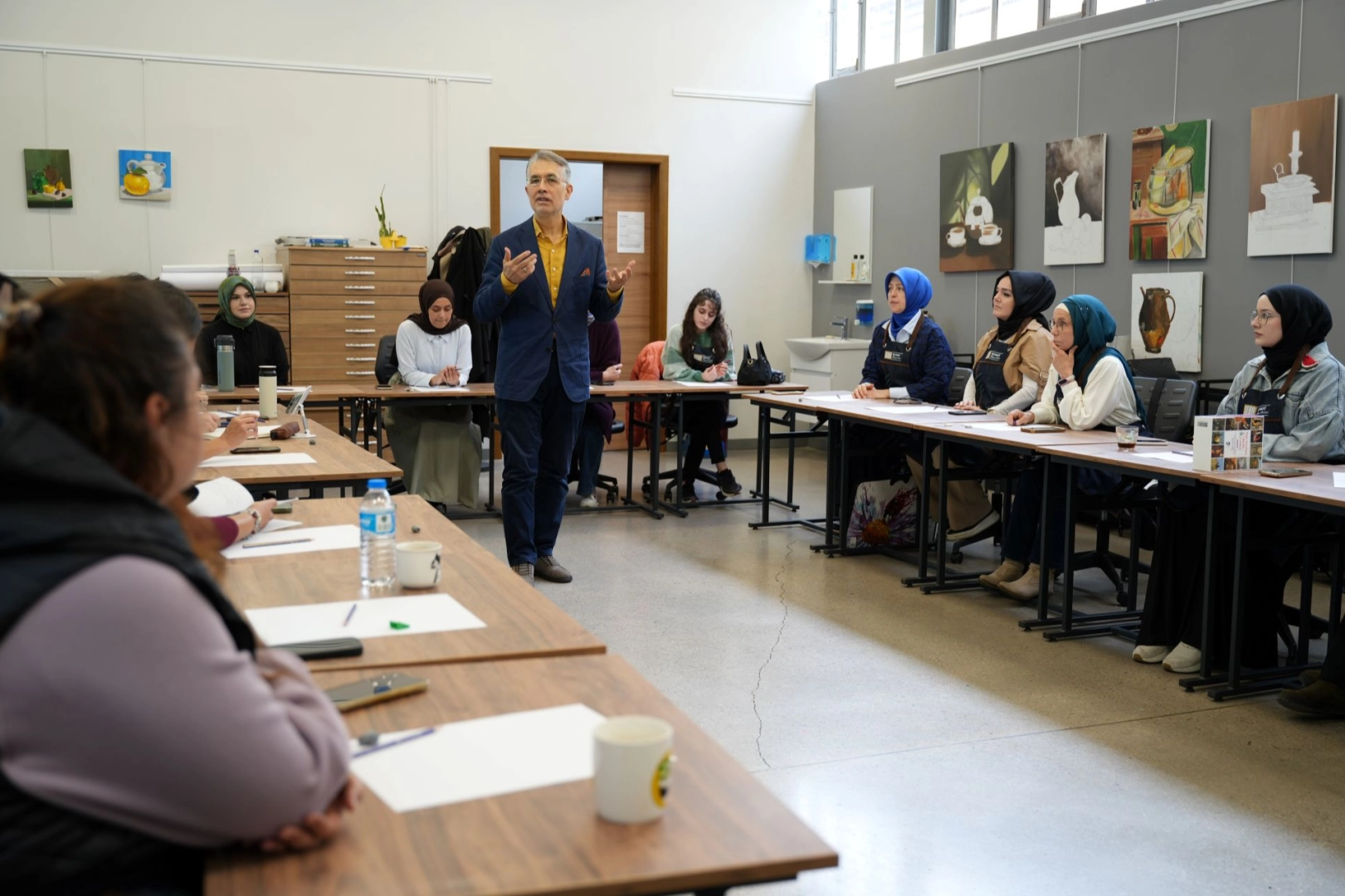 Ressam Cemal Toy, renklerin şifasını Kocaeli’ye taşıdı 