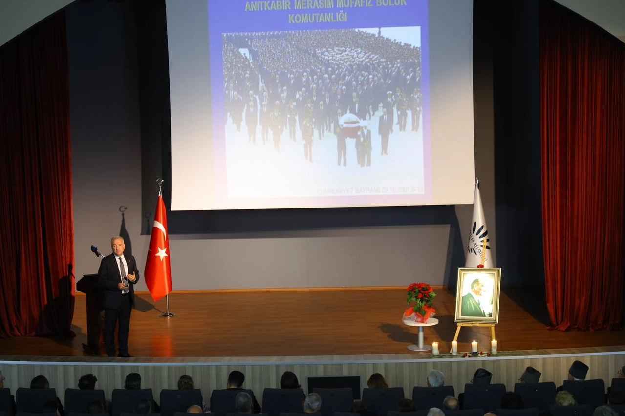 İzmir Karabağlar'da duygu dolu 10 Kasım söyleşisi 