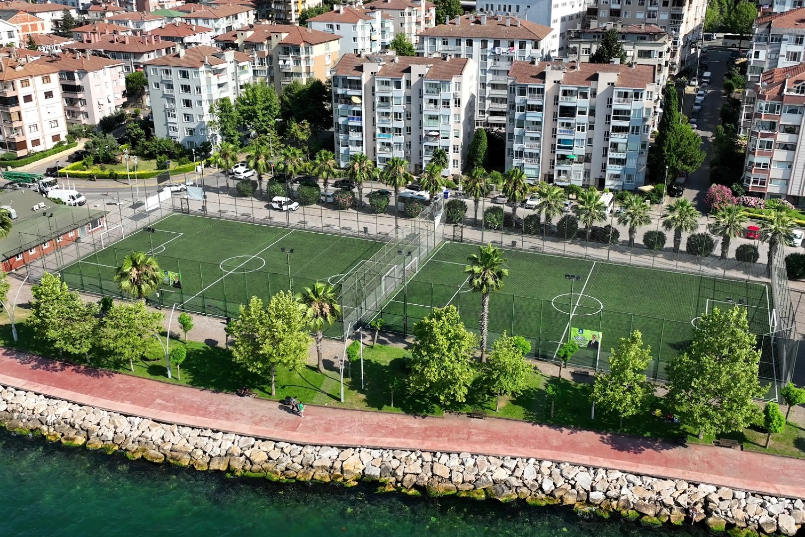 Kocaeli Büyükşehir’den kırsala 12 futbol sahası 