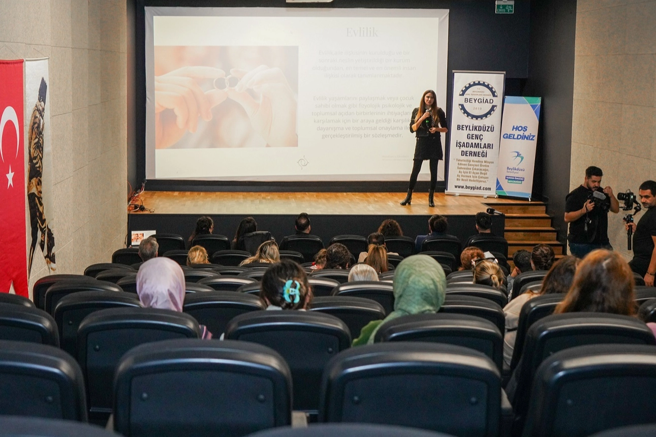 İstanbul Beylikdüzü'nde 'Evlilik Okulu' başladı 