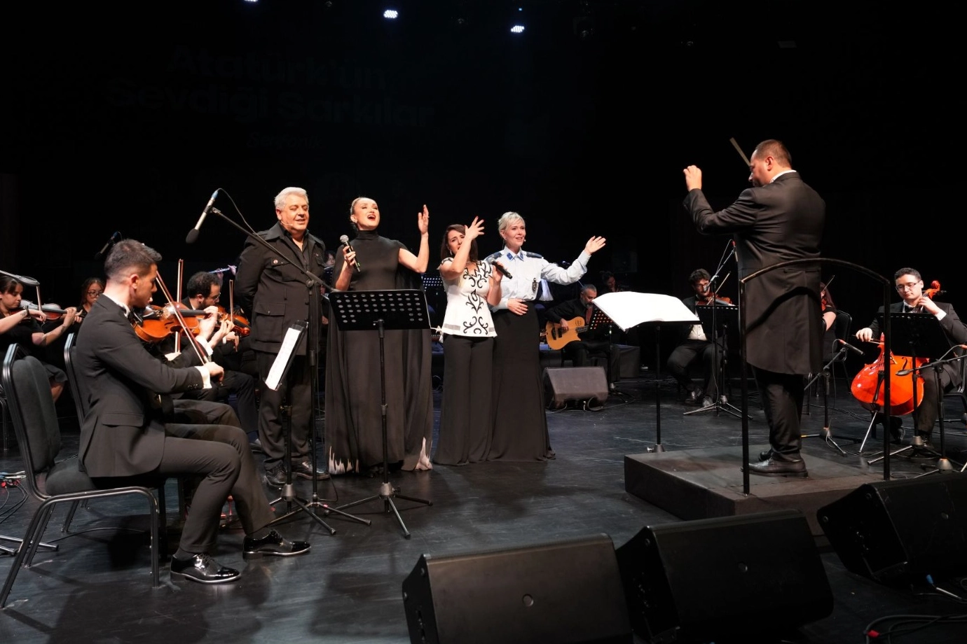 Kocaeli'de Ata'ya özlem notalarla yankılandı 