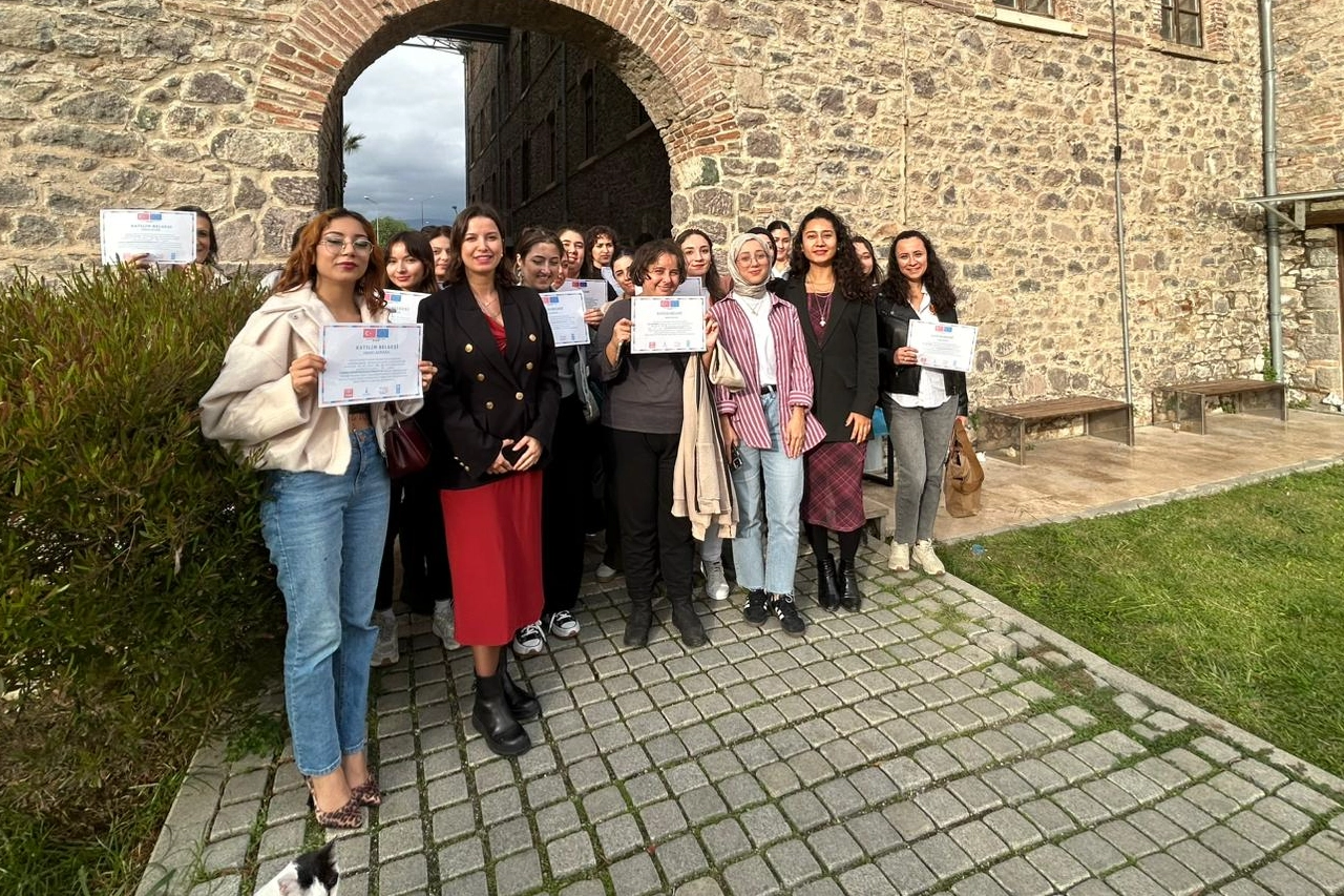 İzmirli kadınlar dijital dünyada güçleniyor 