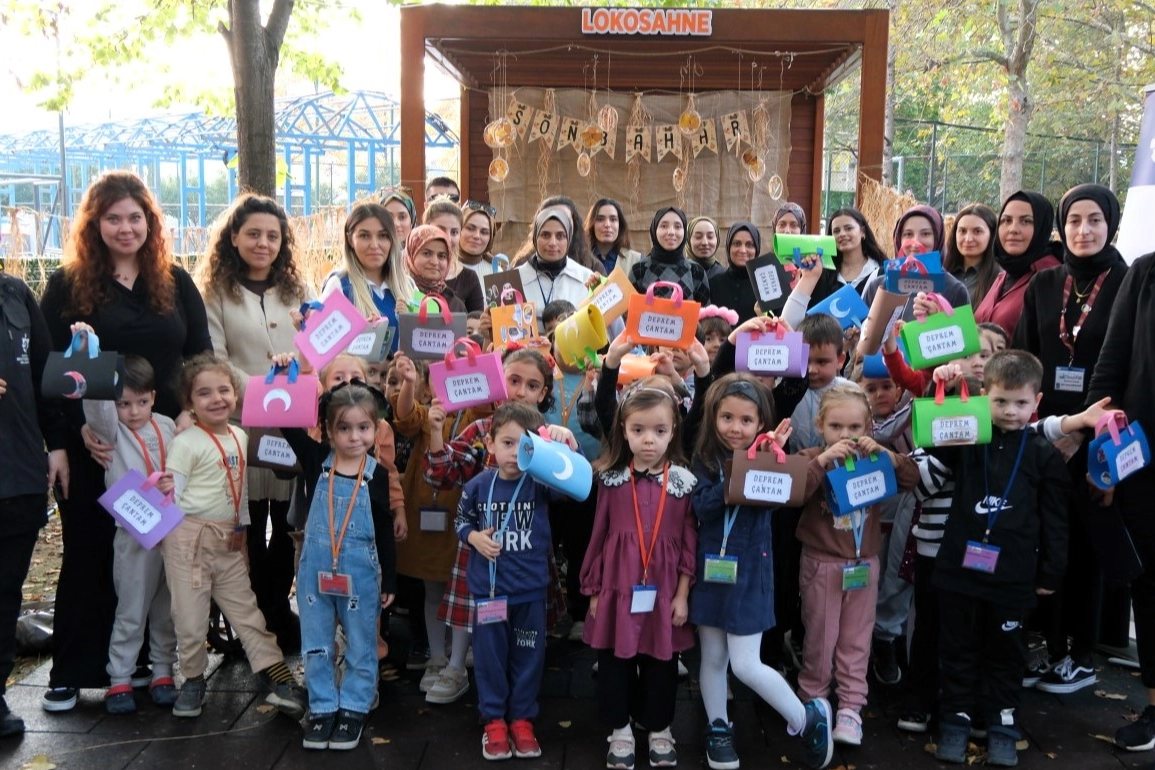 Kocaeli'de çocuklar deprem gerçeğini oyunlarla öğrendi 