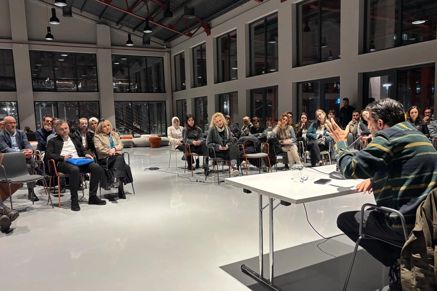 Bursa Nilüfer’de toplumsal rollerin sahnelenişi konuşuldu 