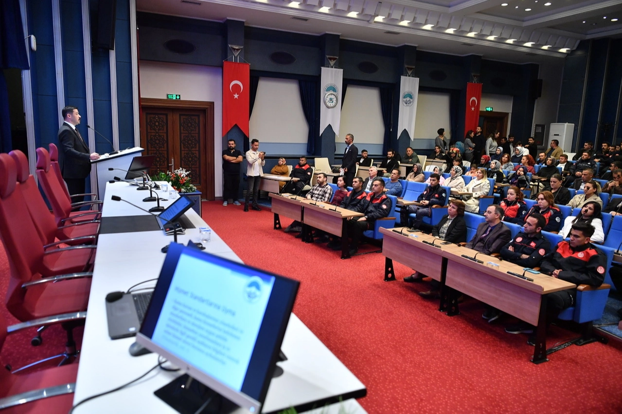 Kayseri Büyükşehir personeline 'Etik Davranış' eğitimi 