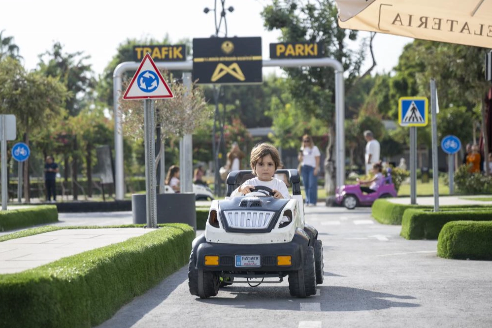 Çocuklar Trafik Parkı'na akın etti 