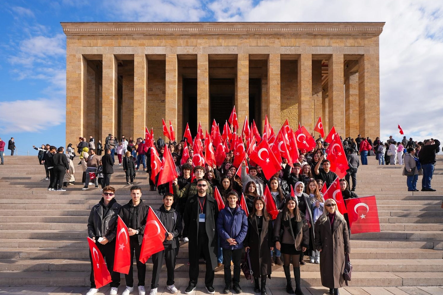 Maltepeli öğrenciler istedi, yerel yönetim Anıtkabir’e götürdü 