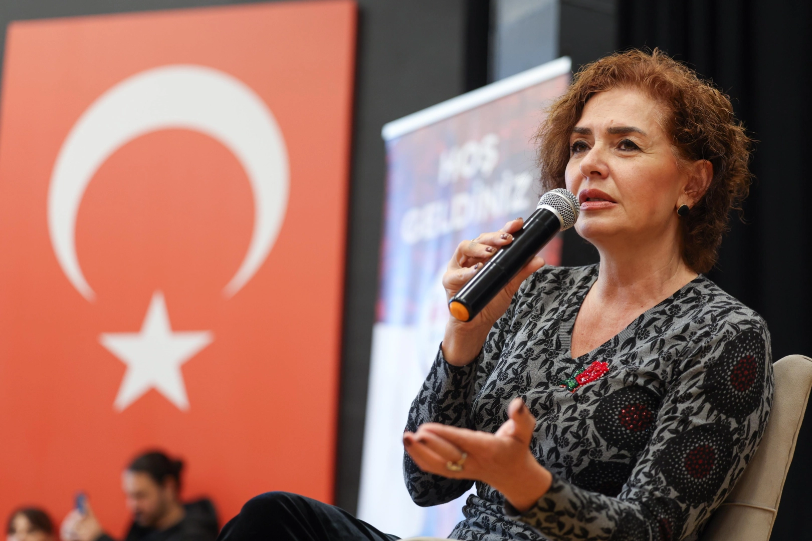 Gazeteci Özlem Gürses'ten Bakırköy'de 'umutlu' konuşma 