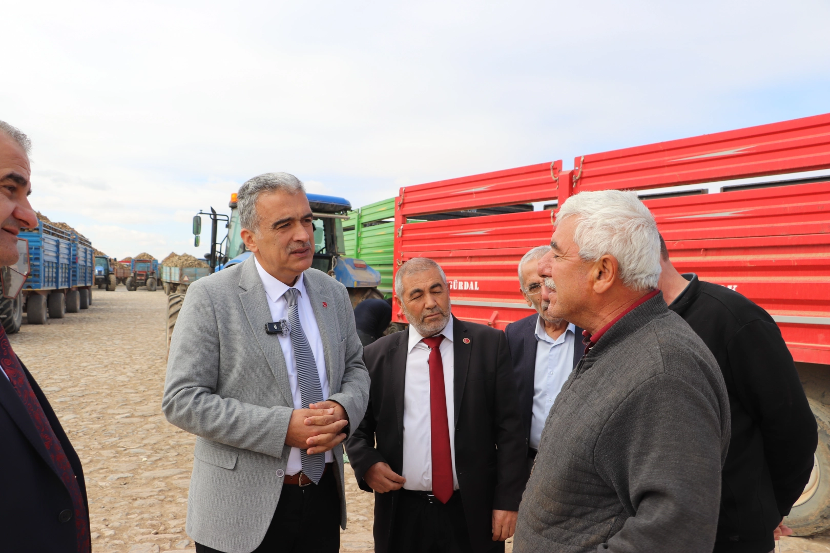 Konya’da Demirel çiftçilerin sorunlarını dinledi 