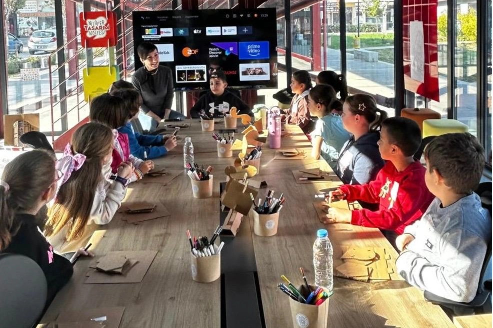 Çocuklar Pancar Deposu’nda sanatla buluştu 