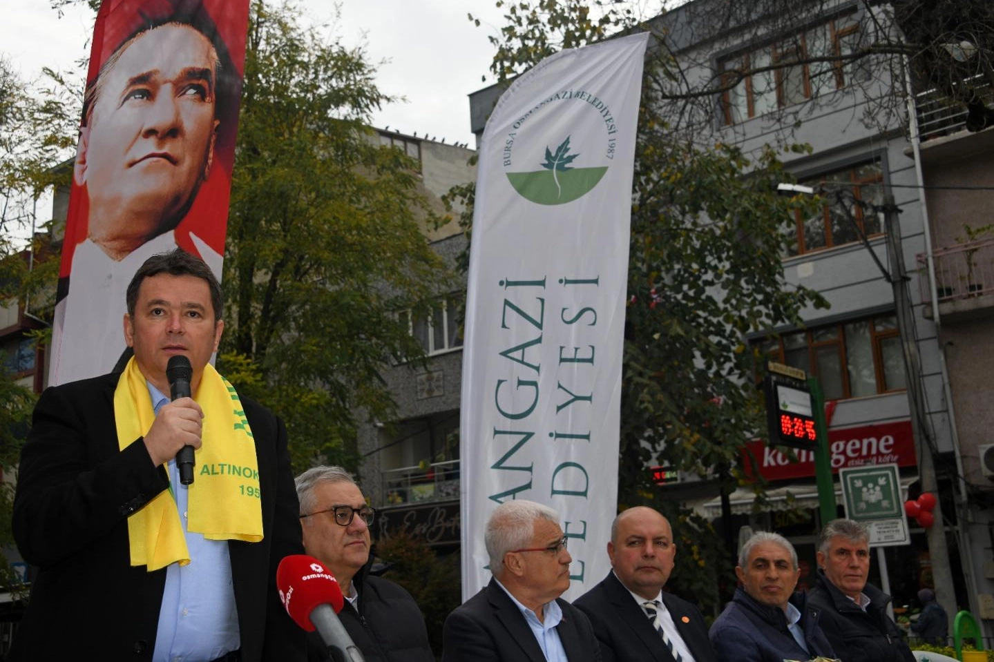 Bursa Osmangazi'de Başkan Aydın İstiklal'i dinledi 