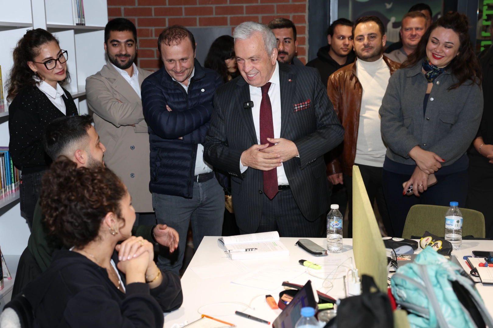 Bursa'da Başkan Şadi Özdemir’den üniversitelilere vize morali 